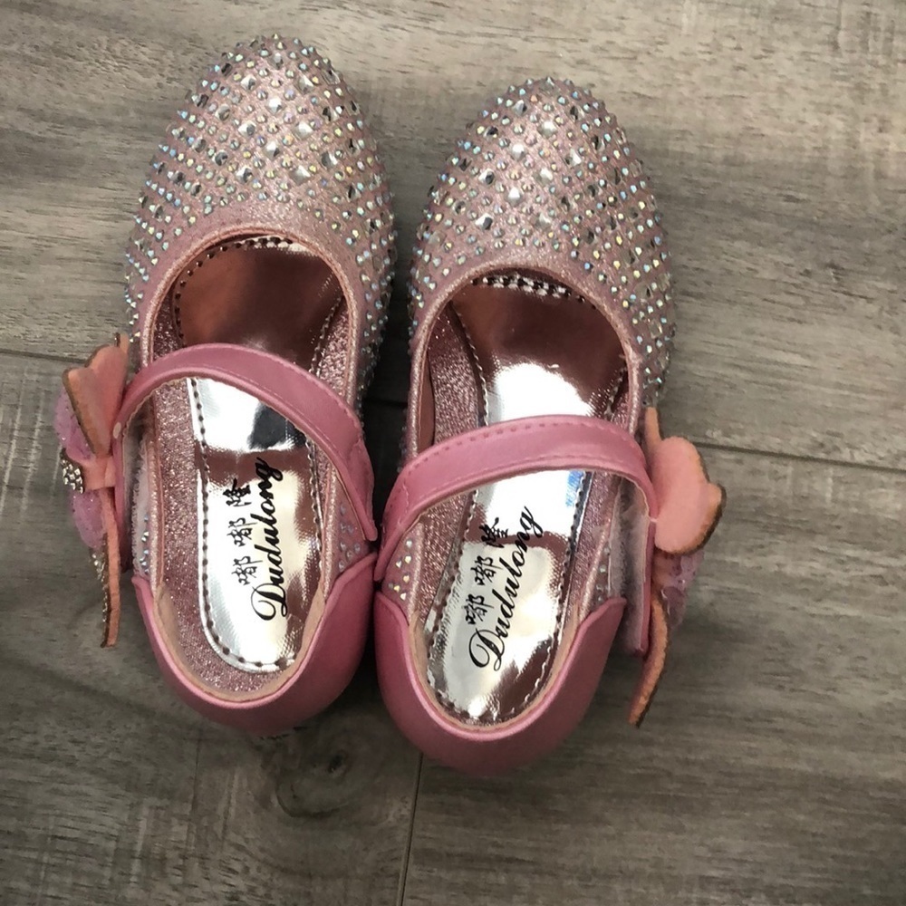 SPARKLE pink shoes.